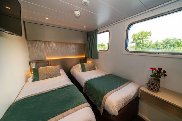 Main Deck 2 Beds